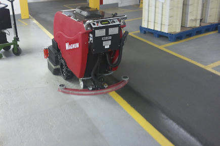 Czyszczenie posadzki hali w Częstochowie