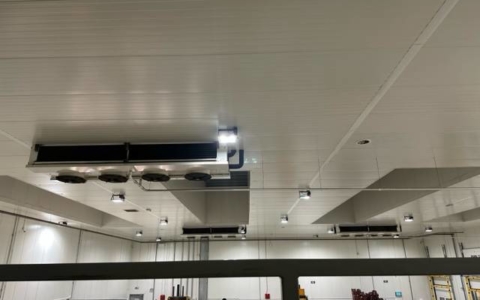 sprzątanie hali produkcyjnej na Śląsku - ujęcie 2